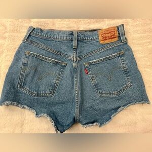 Levi’s 501 Original Jean Shorts in Jazz Solo (Medium Wash), size 29